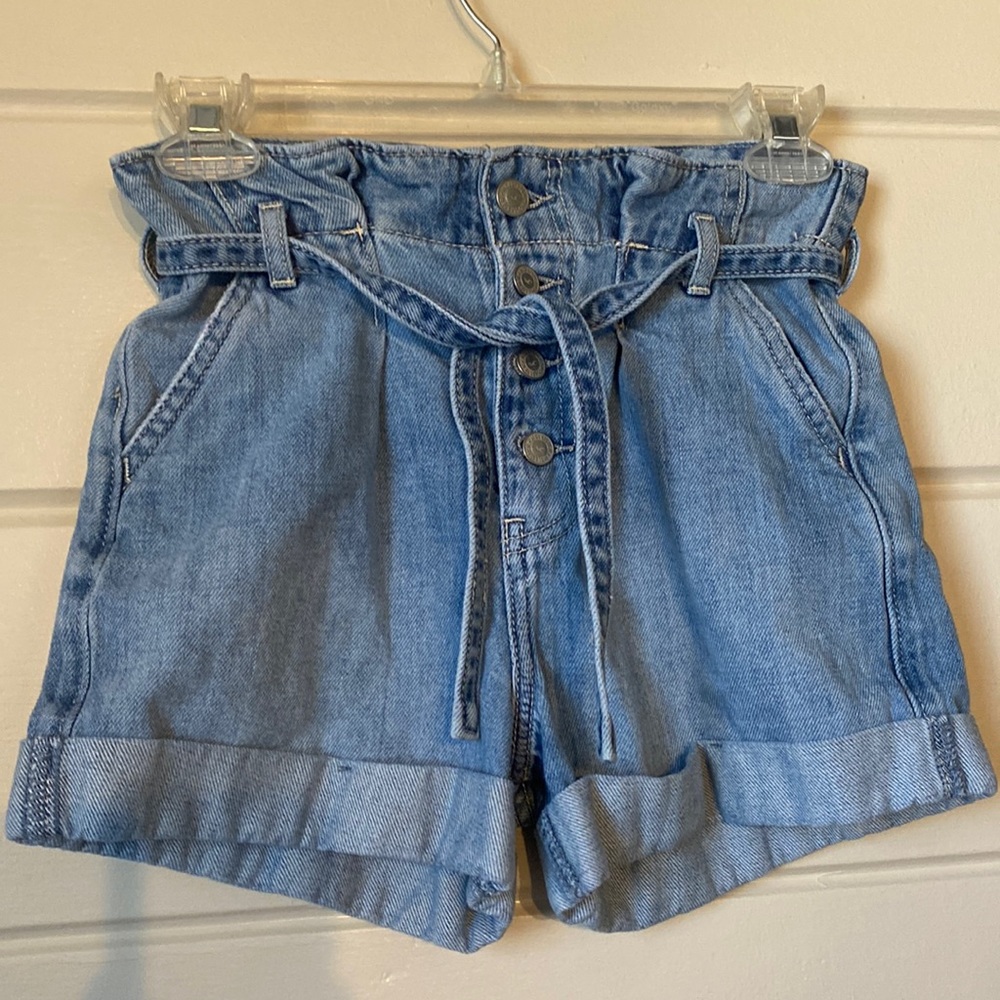 Hollister Curvy Ultra High Rise Mom Shorts 3" Button Fly Belted Shorts
